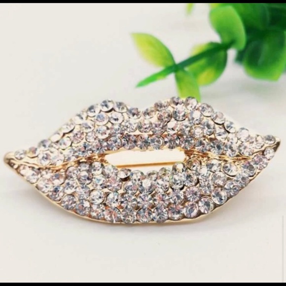 💋💋💋Kissy Lips Brooch💋💋💋 - Picture 2 of 5